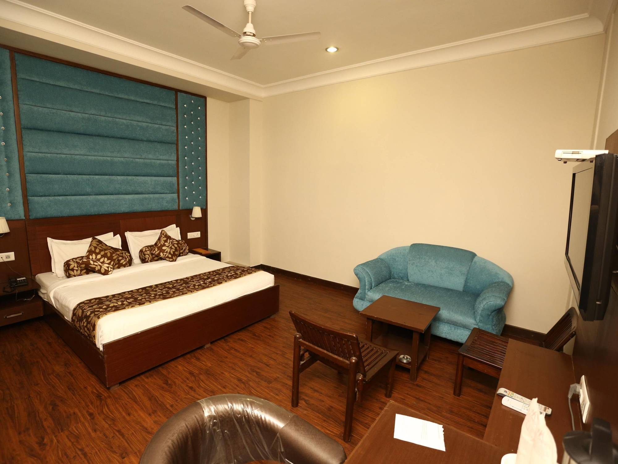 Click Hotel Kohinoor, Ludhiana Exterior foto